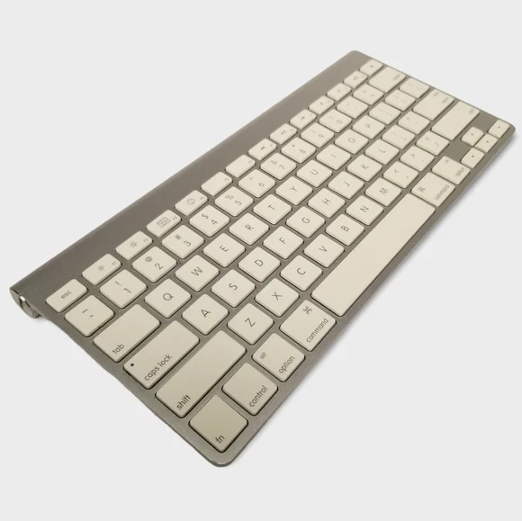 iMac Aperture 2 - Accessory Bundle - Picture 2 of 13